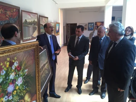 Nazir Salyan Rəsm Qalereyasının fonduna iki yeni əsər təqdim edib