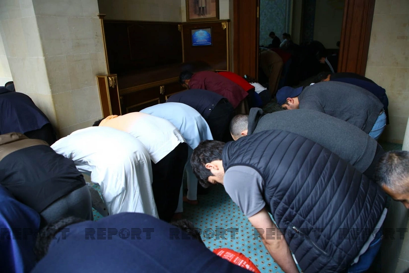 В мечетях Азербайджана совершен праздничный намаз