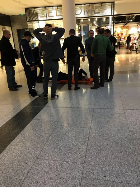 Bakıda ticarət mərkəzinin icraçı direktoru ziyarətçiləri hədələyib