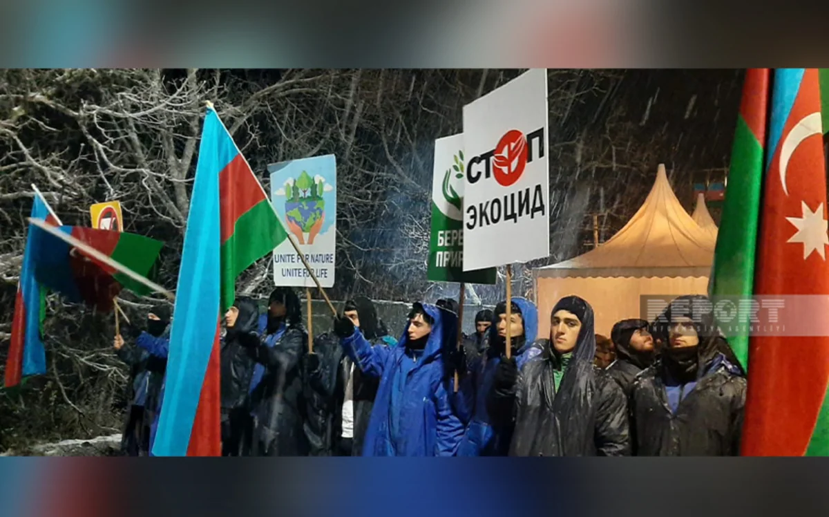 Несмотря на морозную погоду, экоакция на дороге Ханкенди-Лачын продолжается
