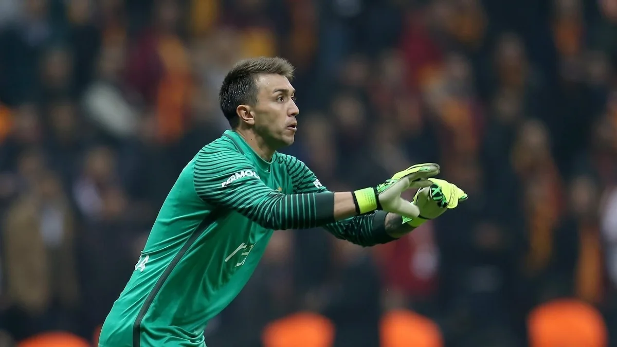KİV: Muslera mövsümün sonunda Qalatasaraydan ayrılacaq