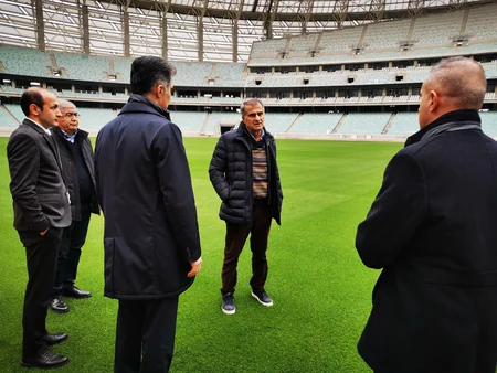 Şenol Güneş visits Baku Olympic Stadium