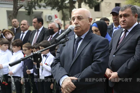 Ailəsi ilə danışdıqdan 40 dəqiqə sonra şəhid olan hərbçinin xatirə lövhəsi açılıb