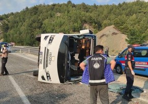 Türkiyədə ağır yol qəzasında onlarla uşaq xəsarət aldı