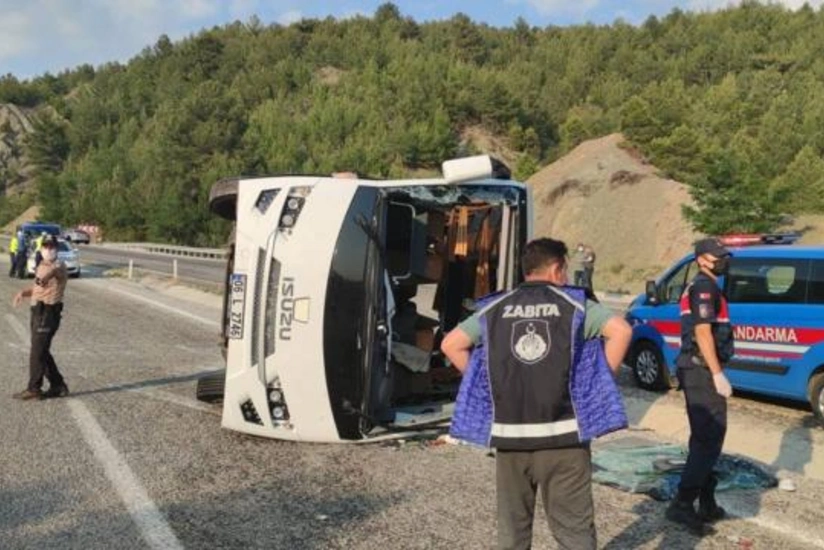 Türkiyədə ağır yol qəzasında onlarla uşaq xəsarət aldı