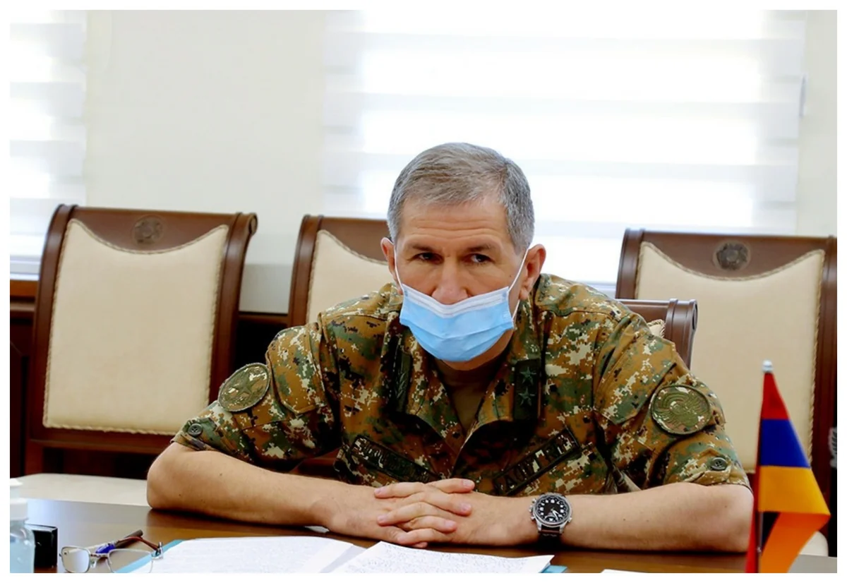 Пашинян уволил главу Генштаба ВС Армении