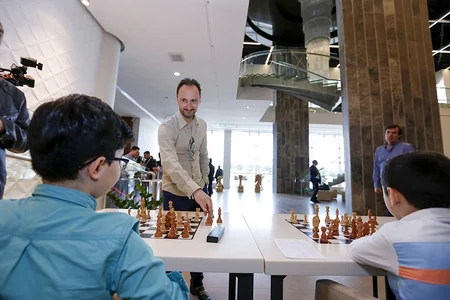 ShamkirChess 2019da iştirak edən şahmatçılar uşaqlar üçün seans keçiriblər