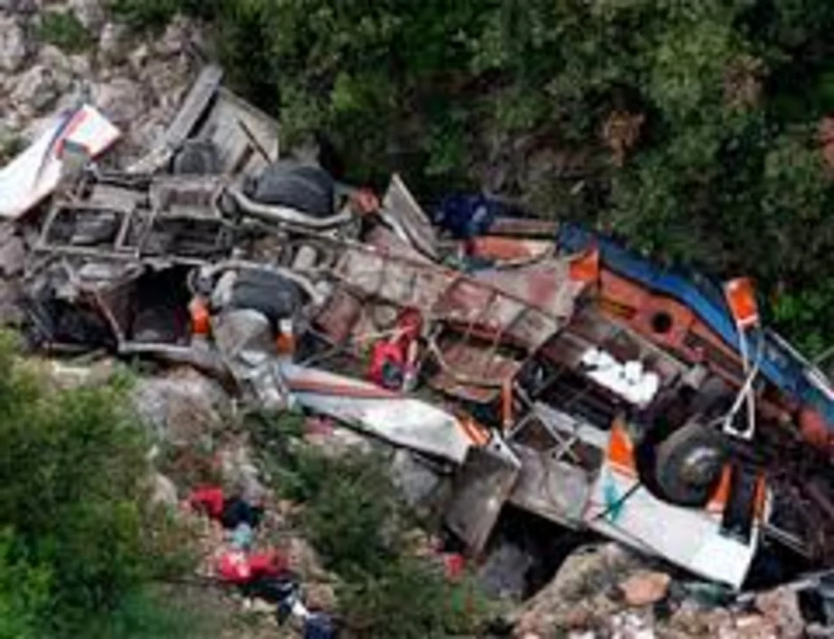 Не менее 13 человек погибли в результате аварии на востоке Малайзии