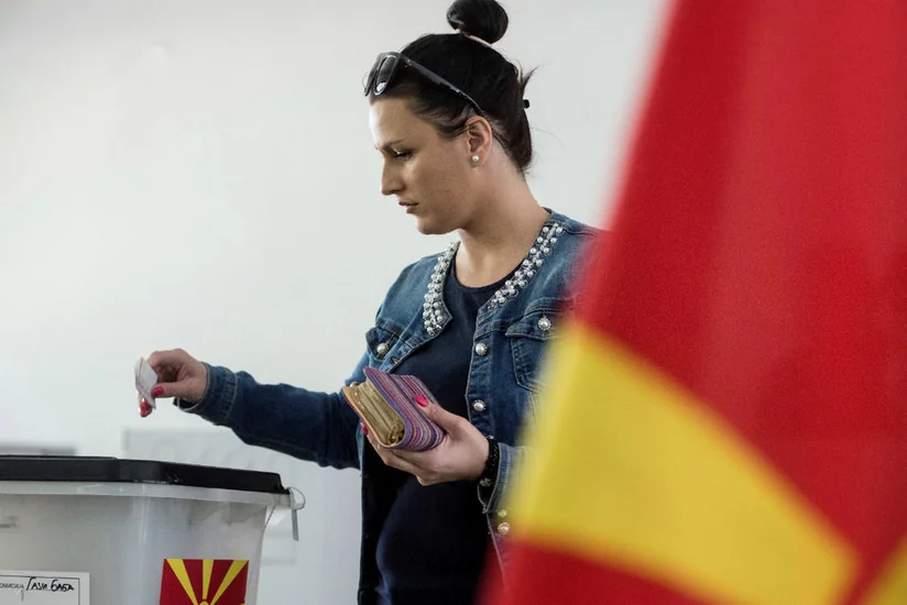 Правящая партия в Северной Македонии лидирует на досрочных выборах в парламент
