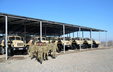 Azerbaijani Defence Minister visits frontline zone