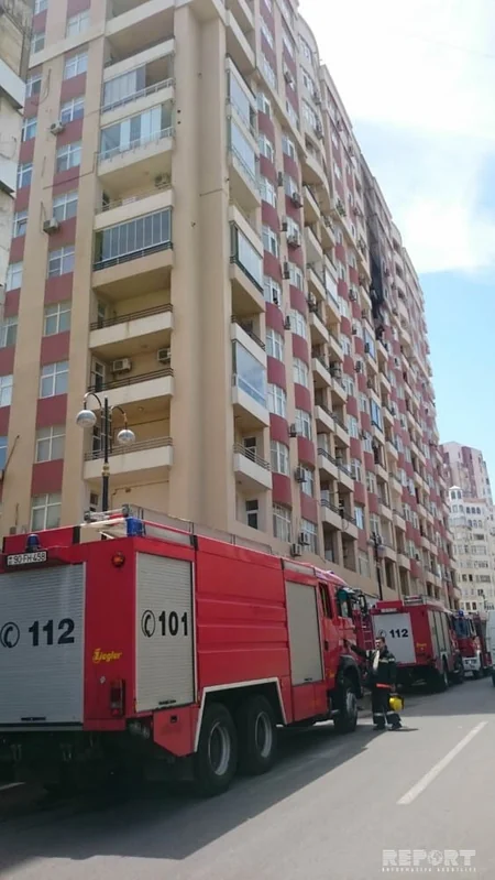 Bakıda çoxmərətəbəli binada baş verən yanğın söndürülüb - VİDEO - YENİLƏNİB
