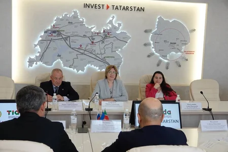 Azerbaijani delegation holds meeting at Tatarstan Investment Development Agency