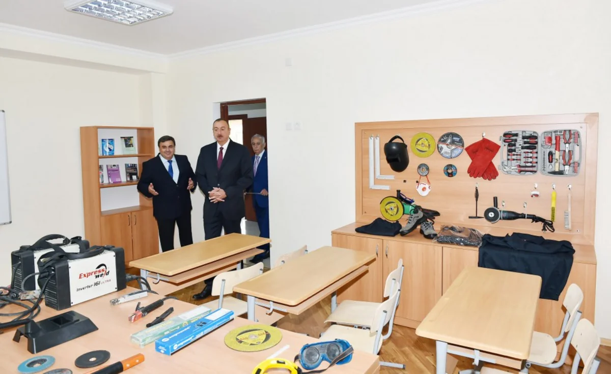 Azərbaycan Prezidenti Bakı Peşə Liseyində həyata keçirilən təmir işlərindən sonrakı vəziyyətlə tanış olub