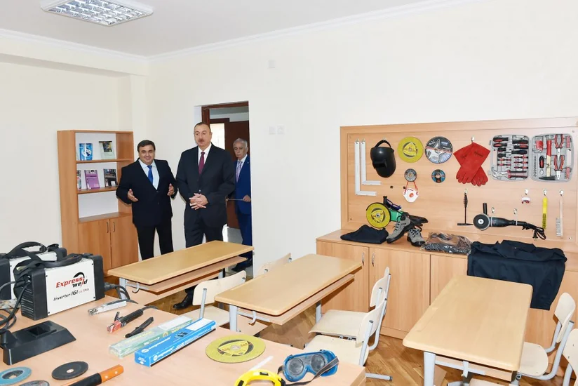 Azərbaycan Prezidenti Bakı Peşə Liseyində həyata keçirilən təmir işlərindən sonrakı vəziyyətlə tanış olub