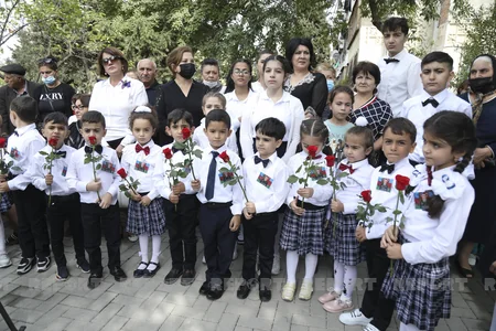 Xətaidə üç şəhidin xatirə lövhəsinin açılışı olub