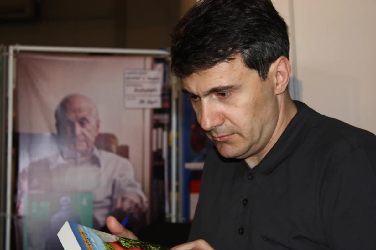 Azərbaycan daha bir şəxsin adını “arzuolunmaz şəxslər” siyahısından çıxarıb