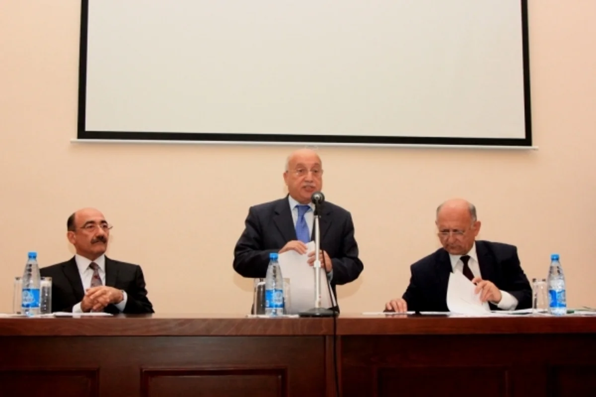 Əbülfəs Qarayev: Nazirlik əməkdaşlarının 20 faizə qədəri dövlət qulluğuna yeni qəbul edilmiş gənclərdir
