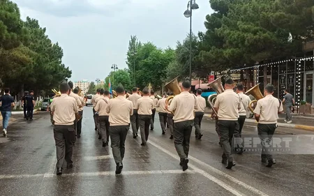 Sumqayıtda hərbçilərin təntənəli yürüşü keçirilib