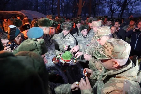 Generallar Od çərşənbəsini əsgərlərlə birlikdə qeyd etdi - FOTO - VİDEO