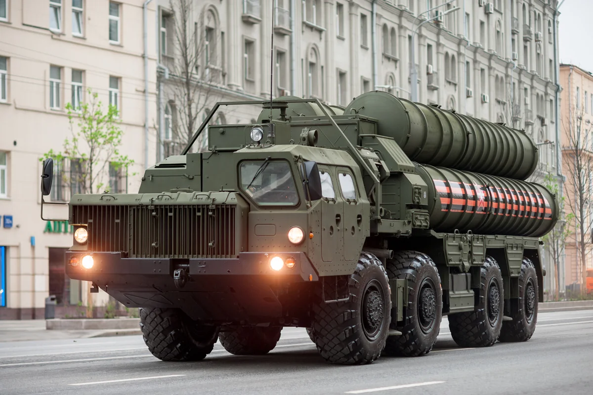 Lukaşenko: “Rusiyadan kifayət qədər “İsgəndər” və “S-400” almışıq”