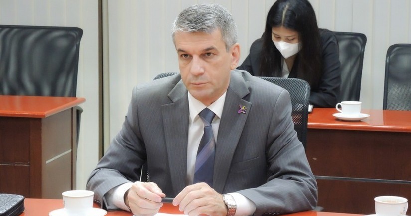 Azerbaijan urges int’l community to support demining of its territories