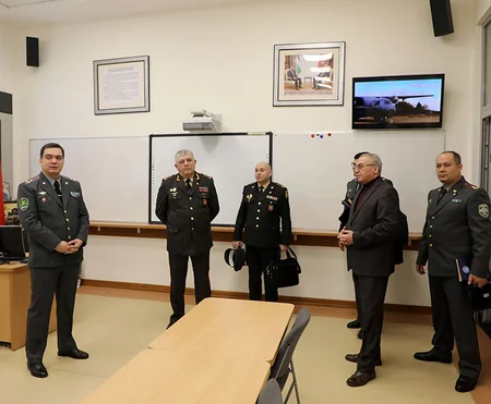 Azərbaycanla Özbəkistan arasında hərbi təhsil sahəsində əməkdaşlıq müzakirə olunub