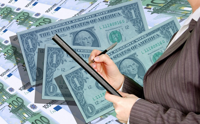 Türkiyədə dolların məzənnəsi yeni tarixi rekorda çatıb