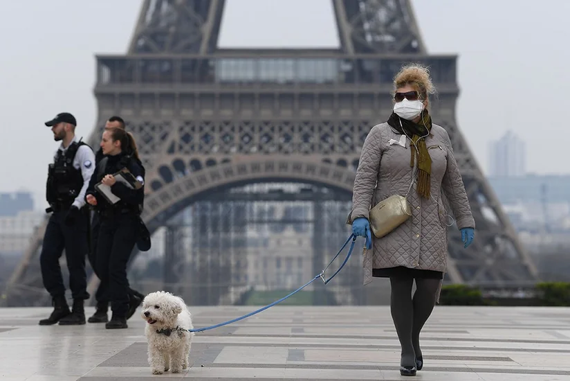 В Париже планируют ввести комендантский час