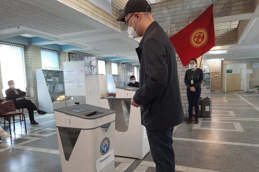 Qırğızıstanda yerli orqanlara seçkilər və konstitusiya referendumu keçirilir