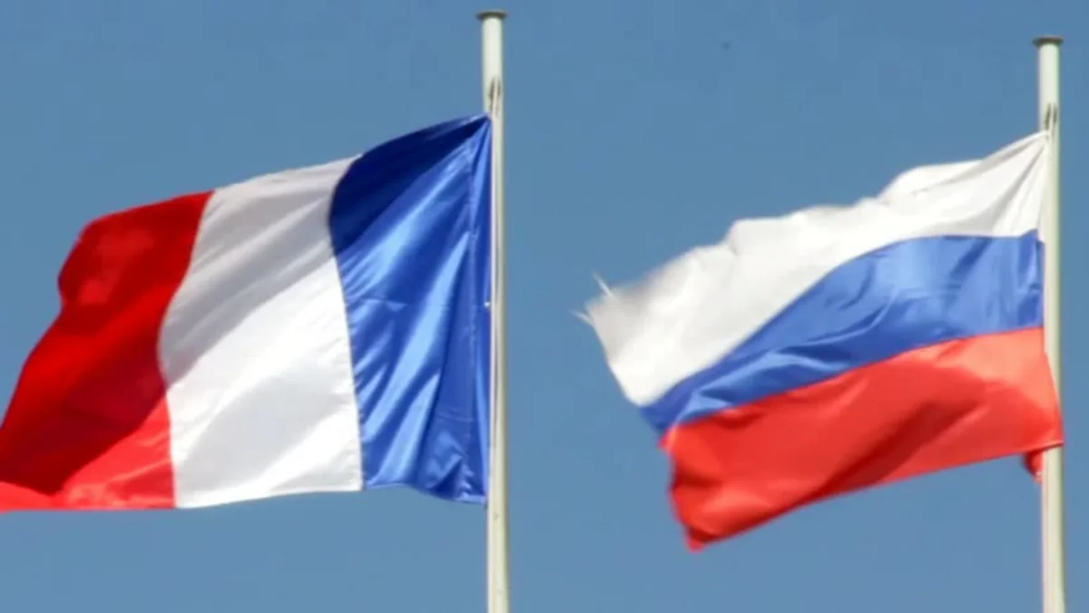 Россия и Франция тайно выслали дипломатов