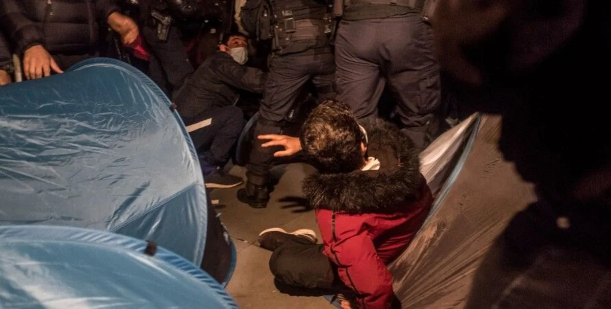 Paris police use brutal force against migrants