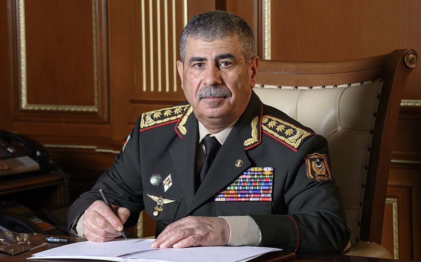 Министр обороны Азербайджана поздравил личный состав с Днем Победы