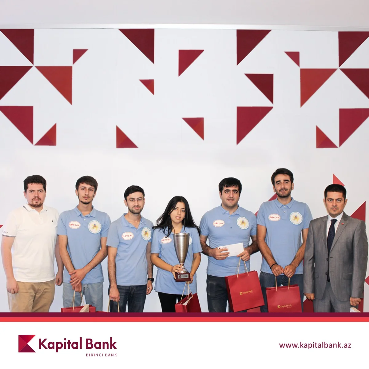 Kapital Bank наградил победителя игр Брэйн Ринг