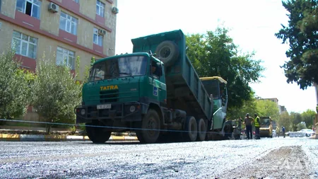 Bakının Məhsəti Gəncəvi küçəsi təmir edilir