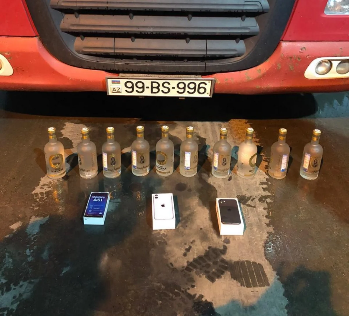 Mobil telefonları avtomobildə gizlədərək keçirmək istəyən şəxs saxlanıldı