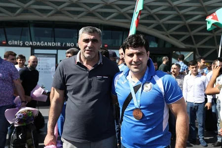 Şotlandiyada 14 medal qazanan usta cüdoçularımız vətənə qayıdıblar