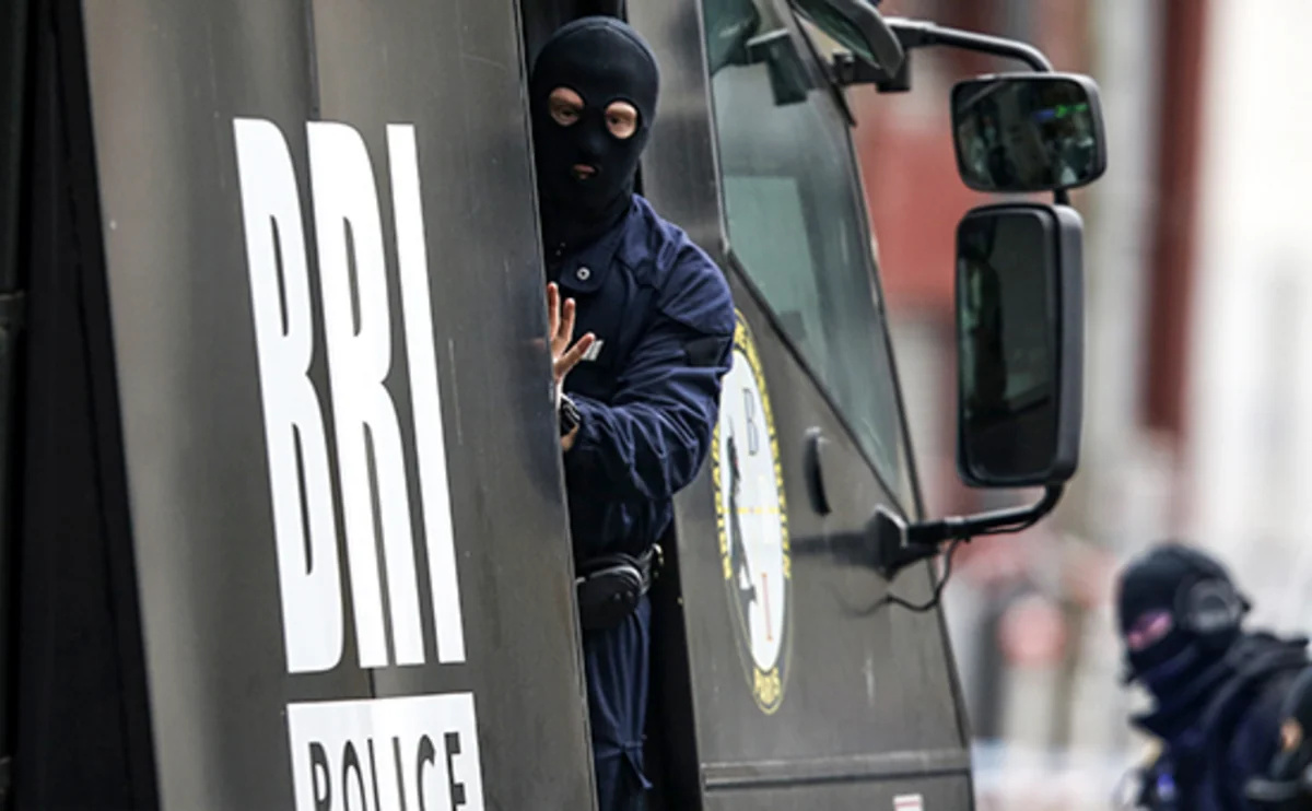 Hostage crisis unfolds in Paris suburb restaurant