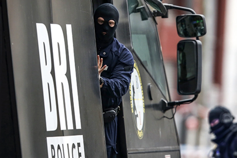 Hostage crisis unfolds in Paris suburb restaurant