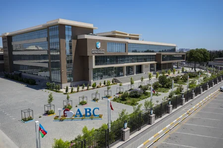 “Azerbaijan British College” CİS-dən tam akkreditasiya alıb