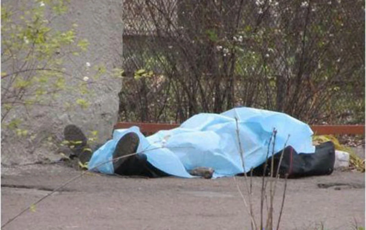 ​Bakıda təmir işləri aparan usta damdan yıxılaraq ölüb