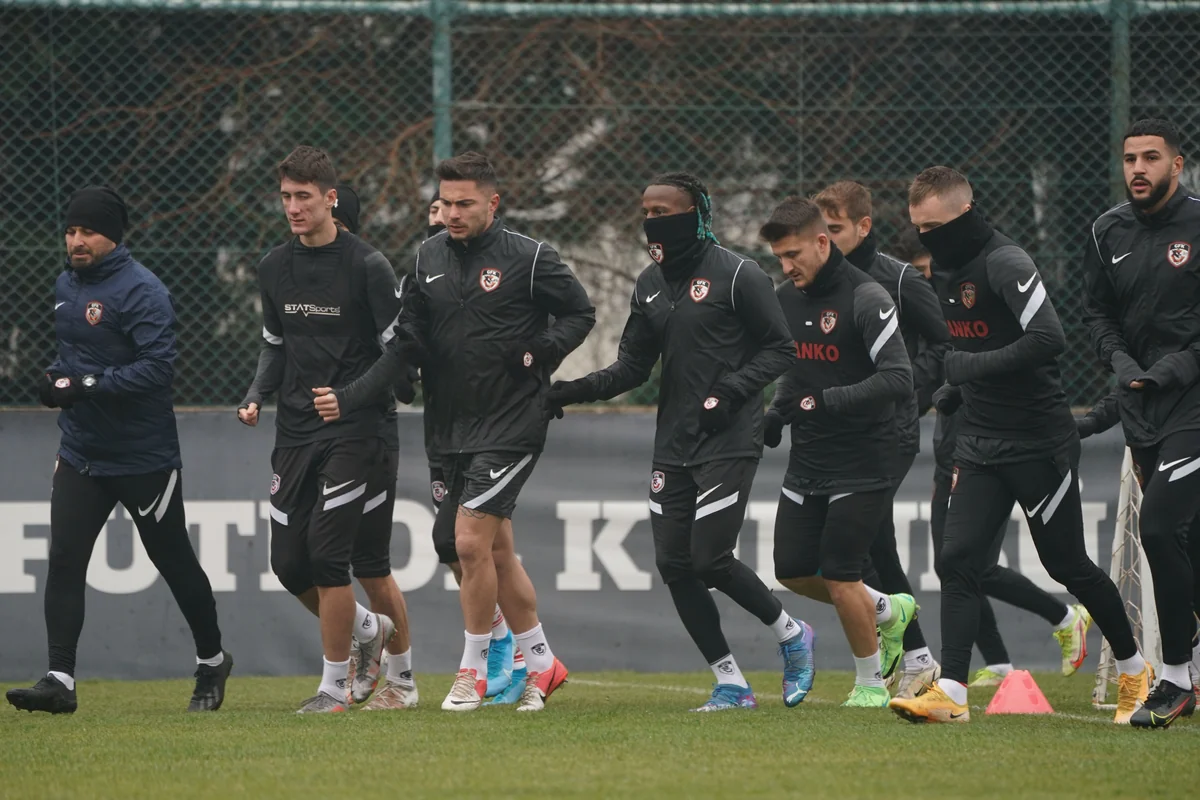 Superliqanın daha bir klubunda koronavirusa kütləvi yoluxma qeydə alınıb
