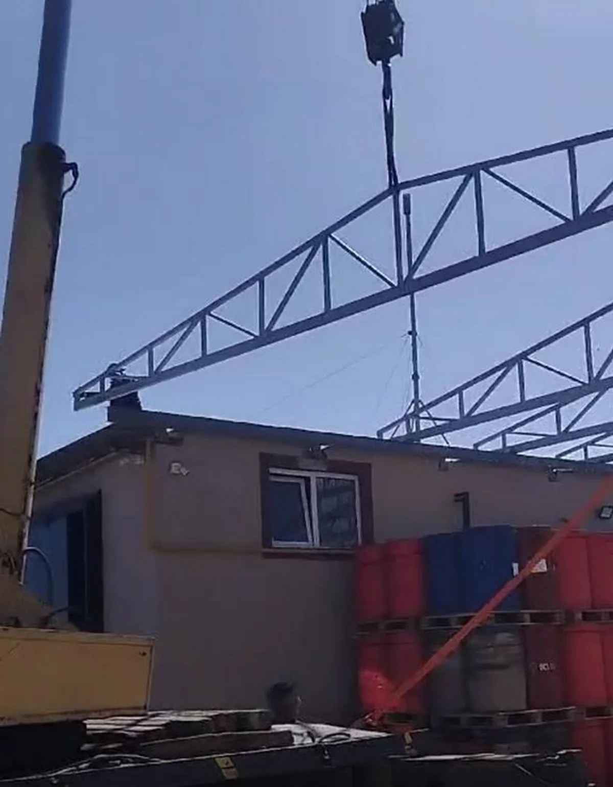 Sumqayıtda qanunsuz tikili sökülüb 