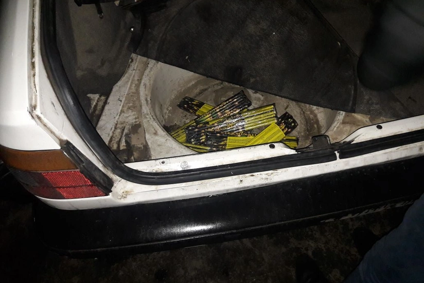 Azərbaycan gömrükçüləri avtomobildə 320 ədəd fişəng aşkar ediblər