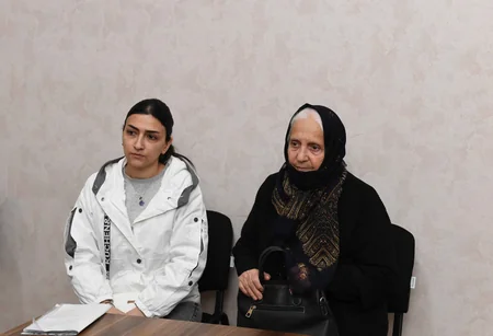 Rövşən Rzayev keçmiş məcburi köçkünlərin müraciətlərini dinləyib