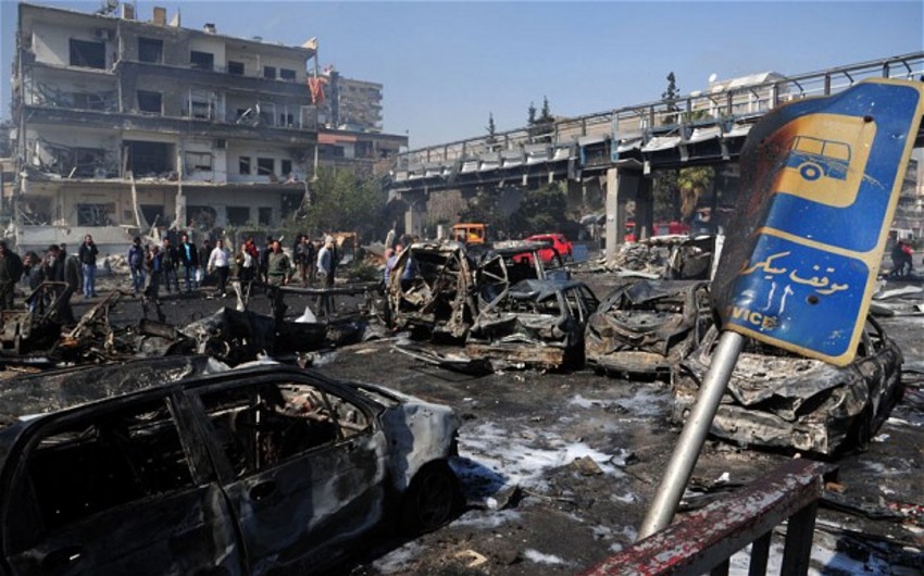 ​Dəməşqin ətafı bombalanıb: 70-dən çox insan ölüb