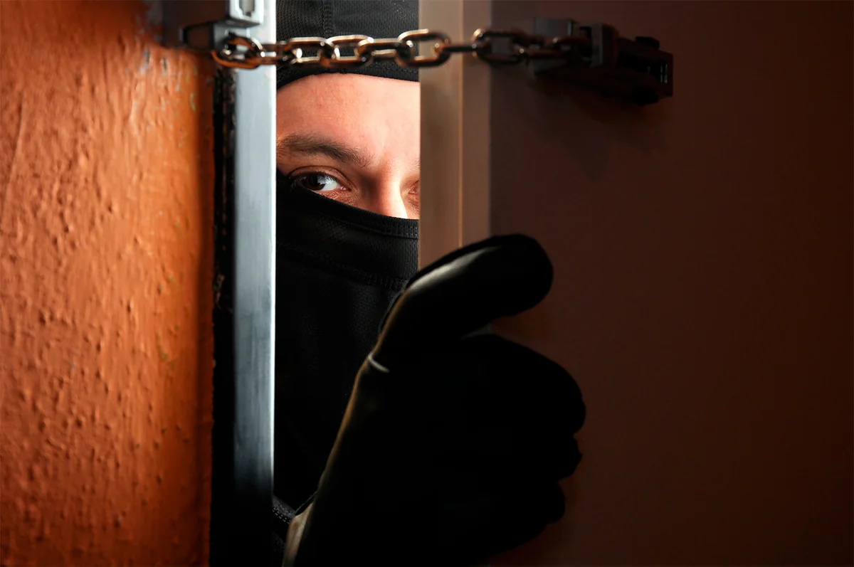 Qəbələdə mağazadan 4 500 manatlıq oğurluq edildi