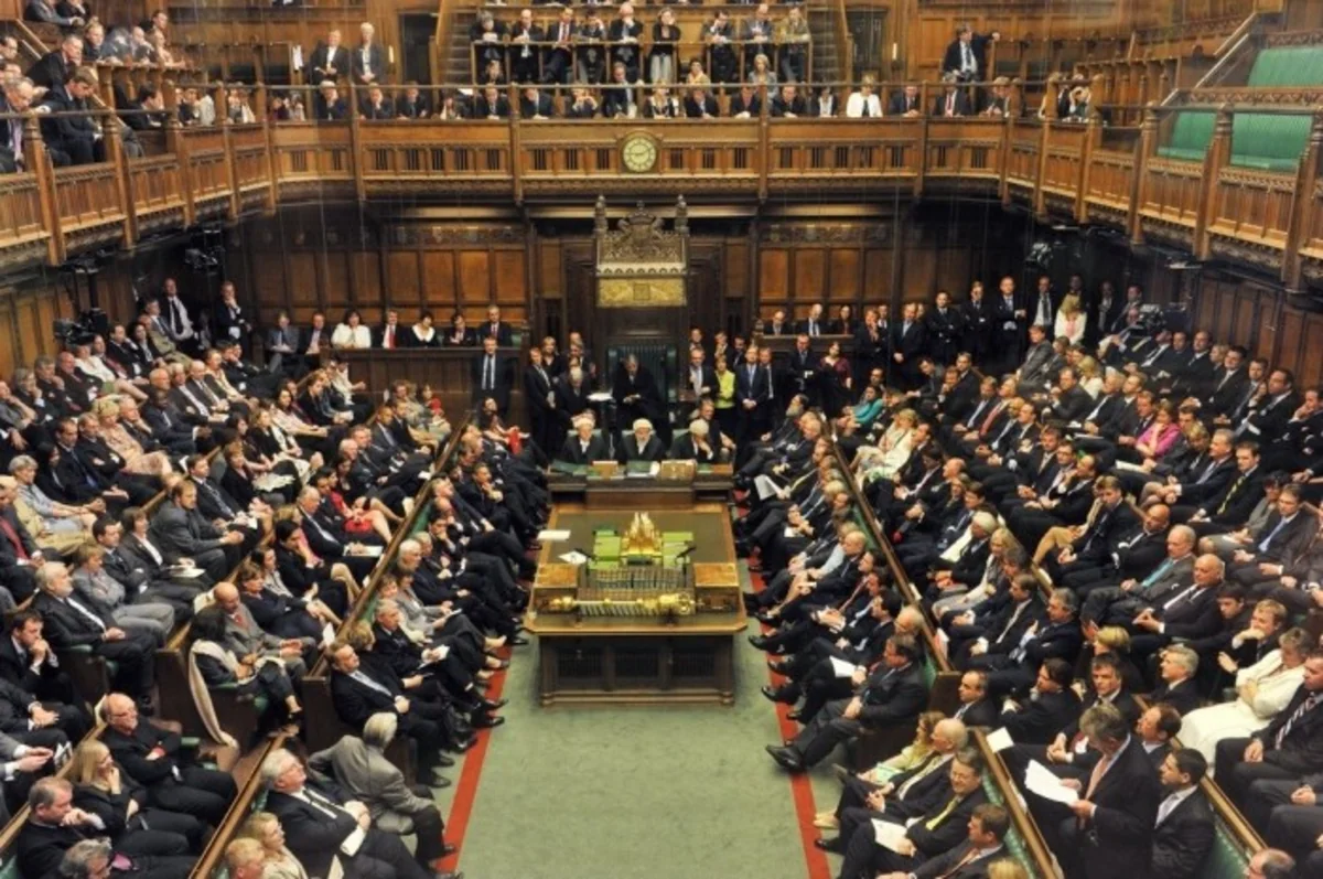 Britaniya parlamenti Brexitlə bağlı yeni tarixi dəstəkləyib