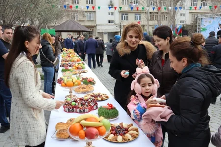 Abad məhəllələrdəki Novruz şənlikləri davam edir