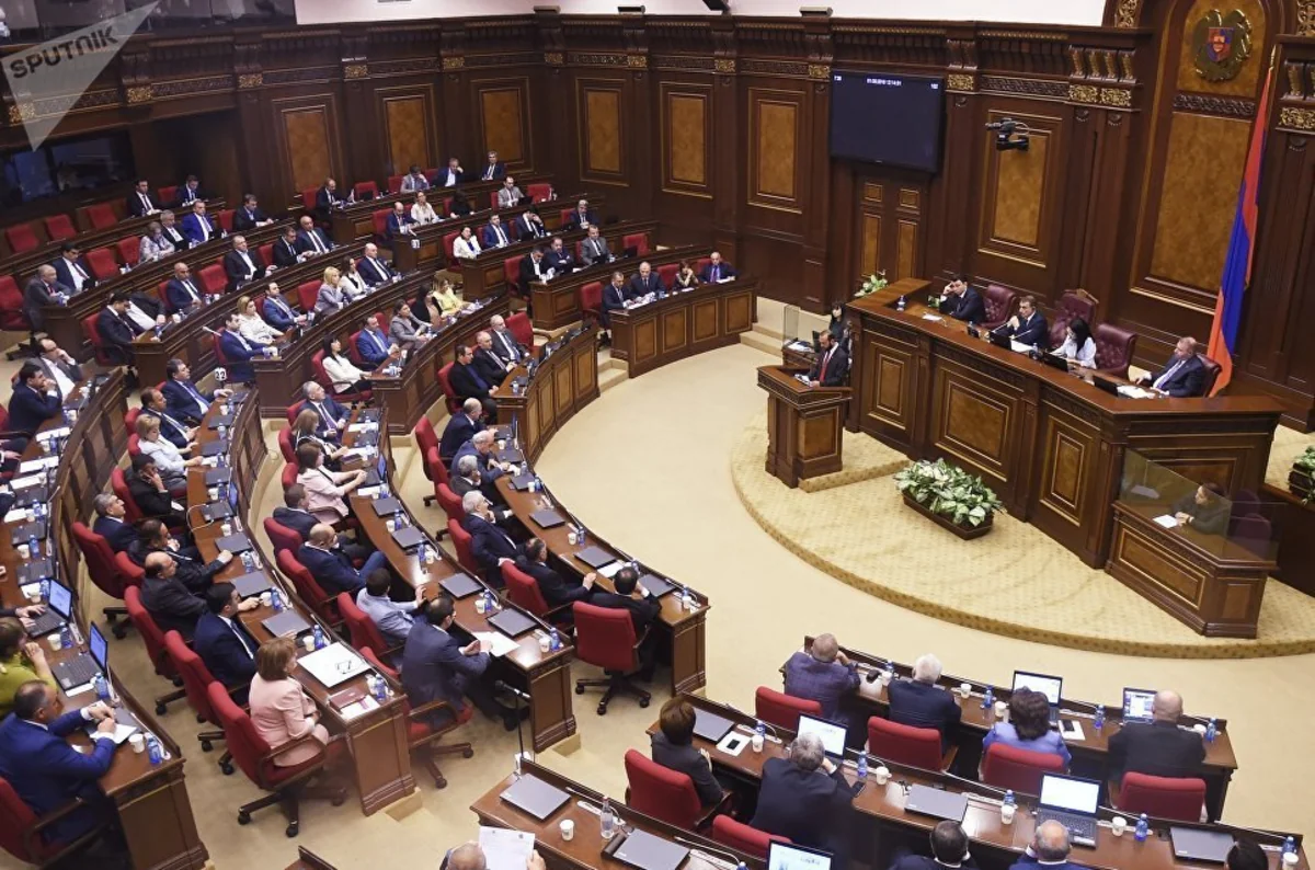 Ermənistan prezidenti ölkə parlamentini buraxıb