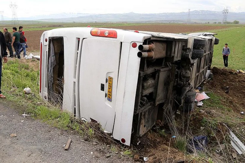 В Иране перевернулся пассажирский автобус, 13 погибших